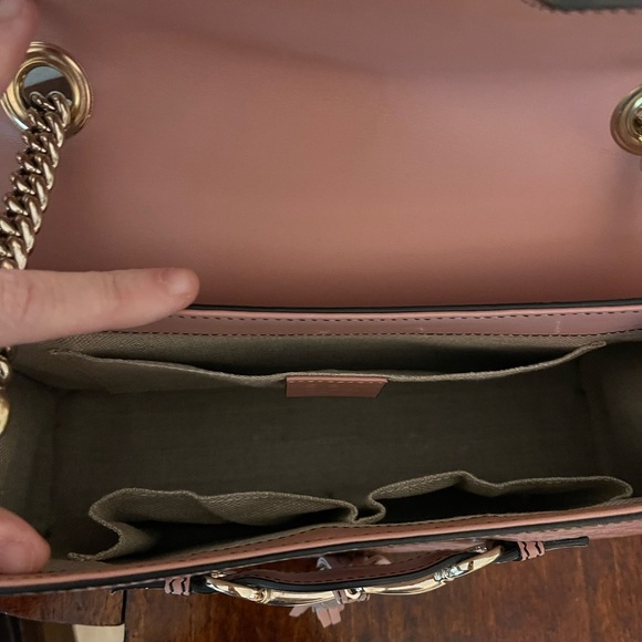 Gucci Pink Textured Shoulder Bag with Chain Strap - Picture 3 of 9